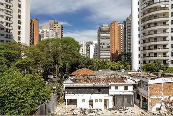 Vista Horizonte do 3º andar, unidade 31: prédios e copas de árvores da Vila Nova Conceição, em foto de drone.