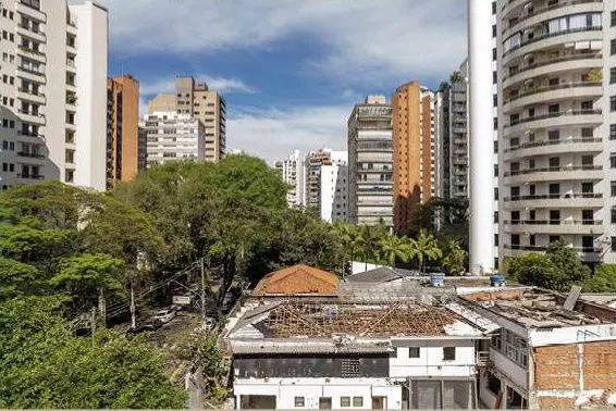Vista Horizonte do 4º andar, unidade 41: prédios e copas de árvores da Vila Nova Conceição, em foto de drone.
