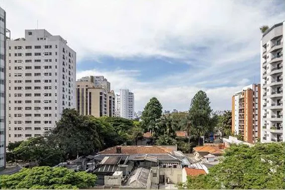 Vista Verde do 4º andar, unidade 41: prédios e copas de árvores da Vila Nova Conceição, em foto de drone.