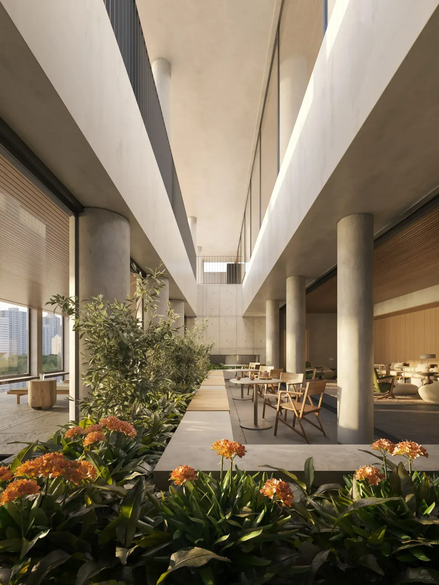 O lounge: uma galeria alta e estreita entre o vidro e as plantas, com mesas e poltronas ao fundo e flores laranja em primeiro plano.
