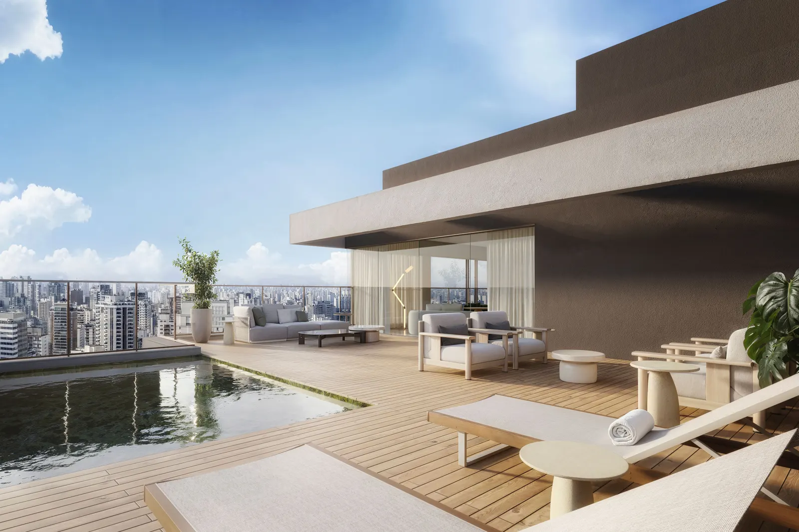 O terraço da cobertura duplex: a piscina de borda, espreguiçadeiras sobre o deque e a cidade lá embaixo.