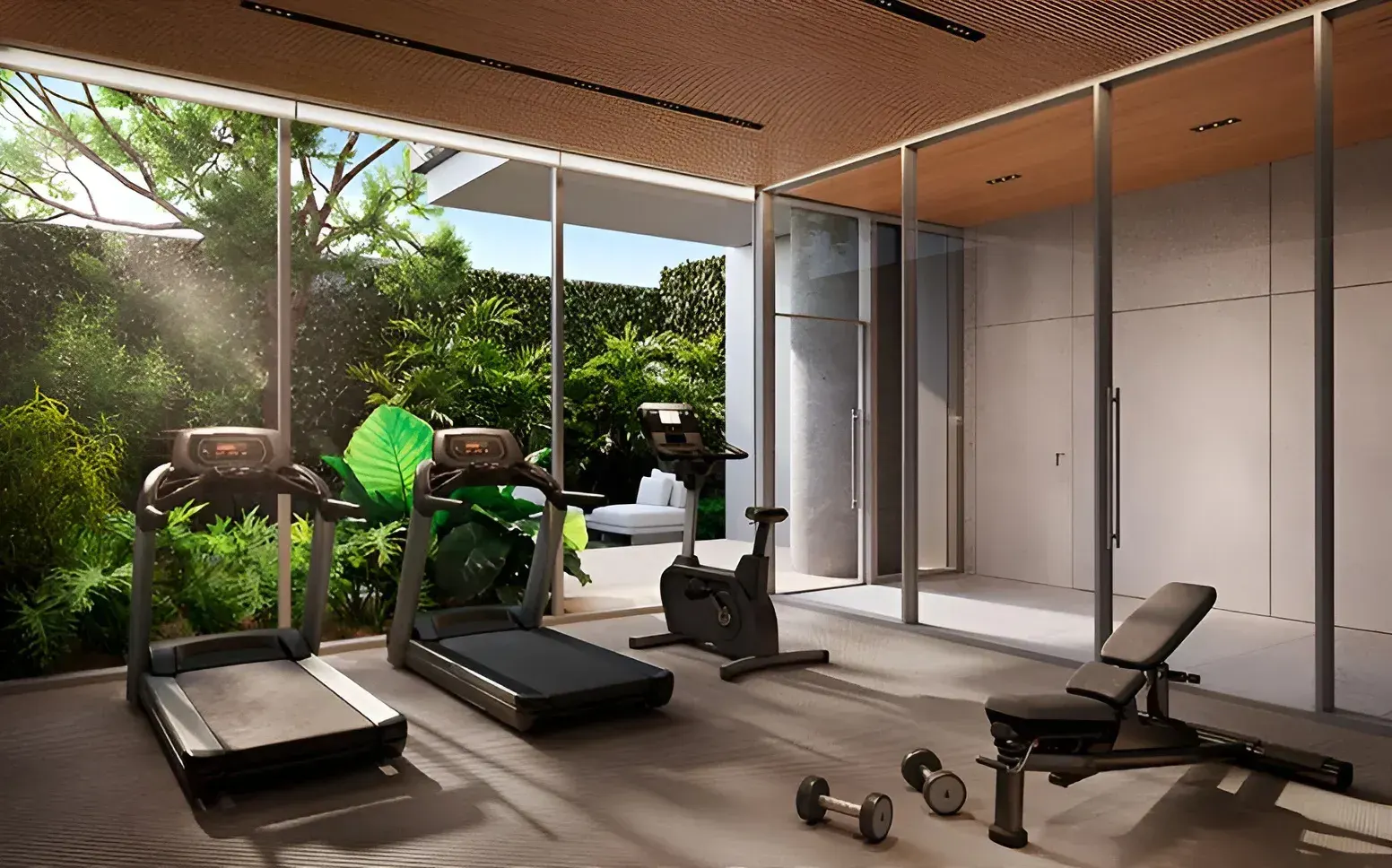 O fitness dos studios: esteiras, bicicleta e banco de musculação diante da parede de vidro aberta para um jardim vertical.