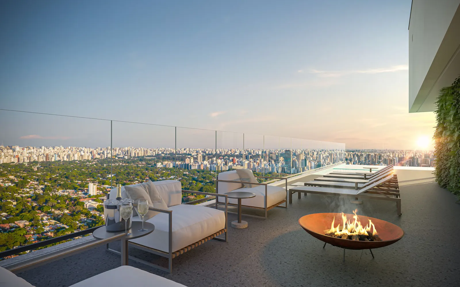 O sky lounge ao ar livre com poltronas brancas em volta de um braseiro, e o verde do bairro ao pôr do sol.